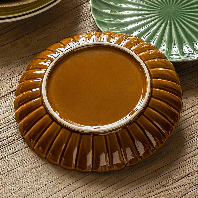 Platos, platos, vajillas de cerámica para el hogar, platos redondos, platos de alto valor, platos de frutas, platos poco profundos retro japoneses al por mayor