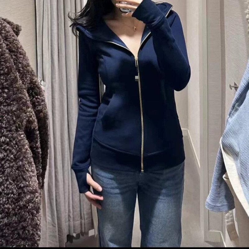 Lulu-Style Hooded Slim-Fit Sweatshirt with Embroidered Gold Logo, Casual Sports Top, Fleece-Lined Warm Jacket for Women