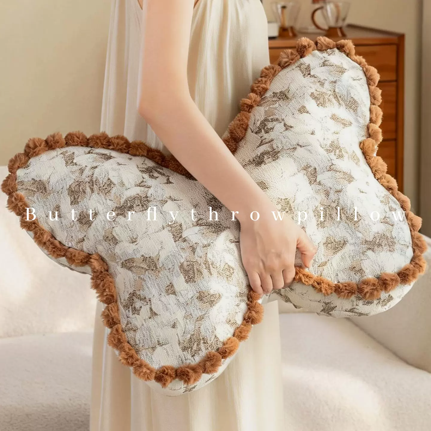 复古风高级感蝴蝶抱枕四季通用客厅沙发床头靠背垫可拆洗腰枕装饰