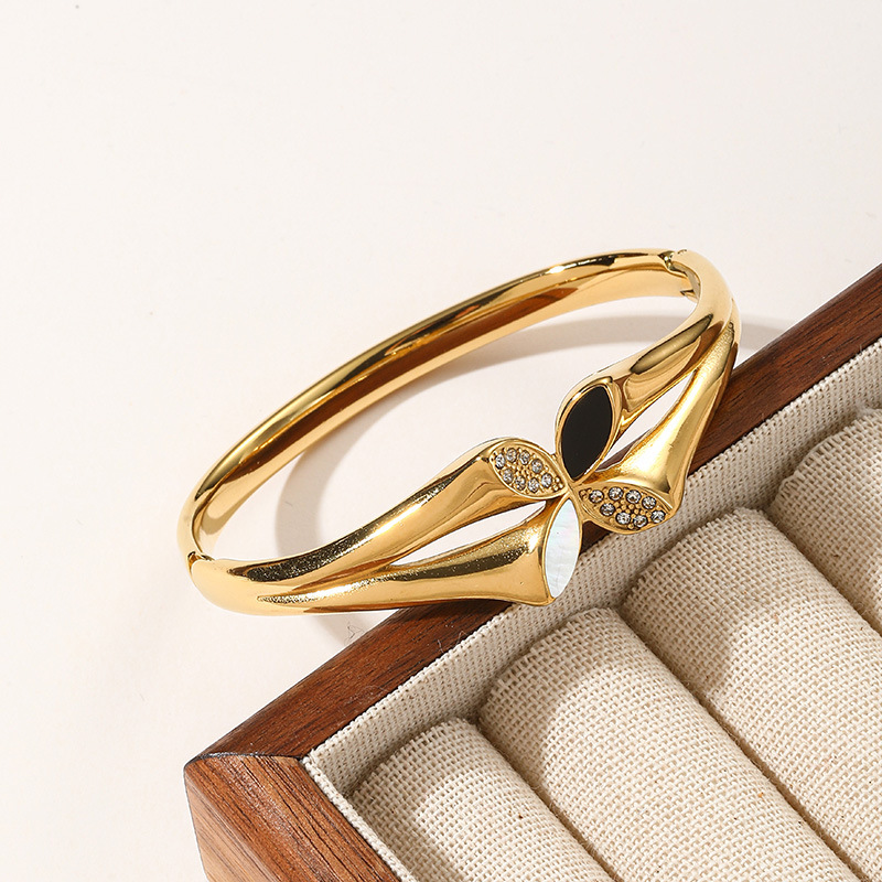 Fashion micro-inlaid three-dimensional flower stainless steel bracelet does not fade light luxury high-end micro-inlaid_voghion.com