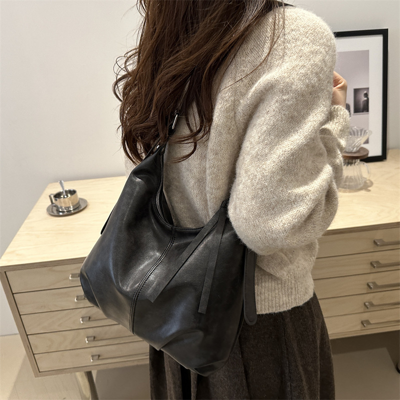 Nuevo bolso de mujer casual versátil bolso de hombro de piel suave2024 sensación de alto nivel versátil bolso de brazo bolso especial