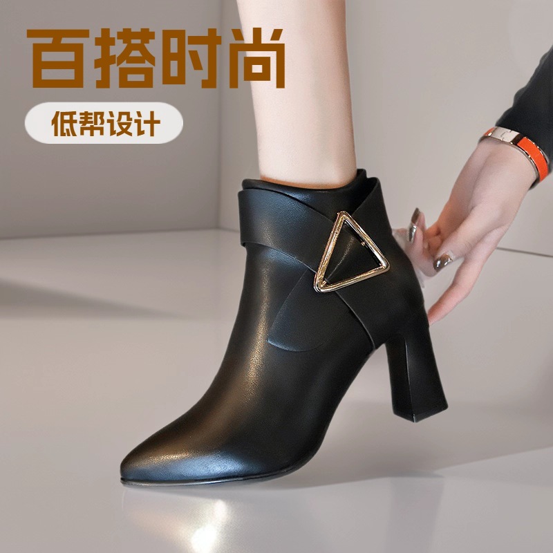 2025秋冬季新款切尔西靴高跟短靴女粗跟尖头显瘦百搭短筒及踝靴女
