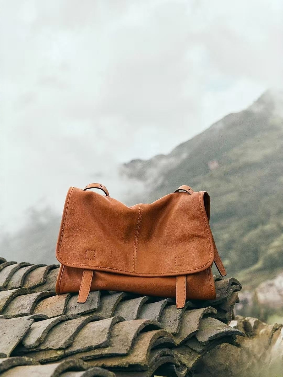 Capacious shoulder bag, one-shoulder bag, genuine leather