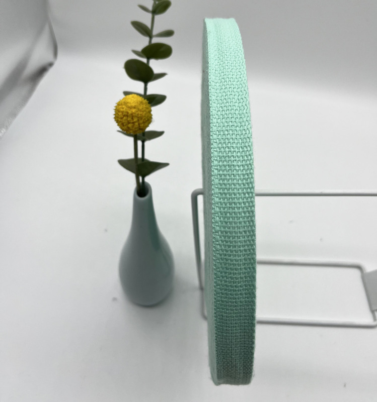 現物の2.0cmのポリエステルのリュックサックは厚い斜め掛けのズックのひもの平織りのリボンの布のリボンの色の布のズックのベルトを掛けます。|undefined
