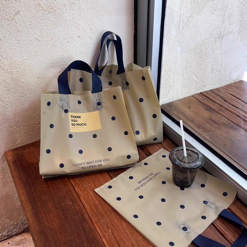 New Clothing Store Frosted Handbag Women's Clothing Packaging High-End Shopping Bag Plastic Printable Logo New Clothing Store Frosted Handbag Women's Clothing Packaging High-End Shopping Bag Plastic Printable Logo