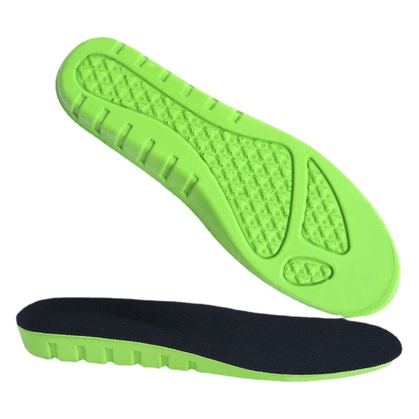 Una pieza de plantilla deportiva de látex que pisa heces