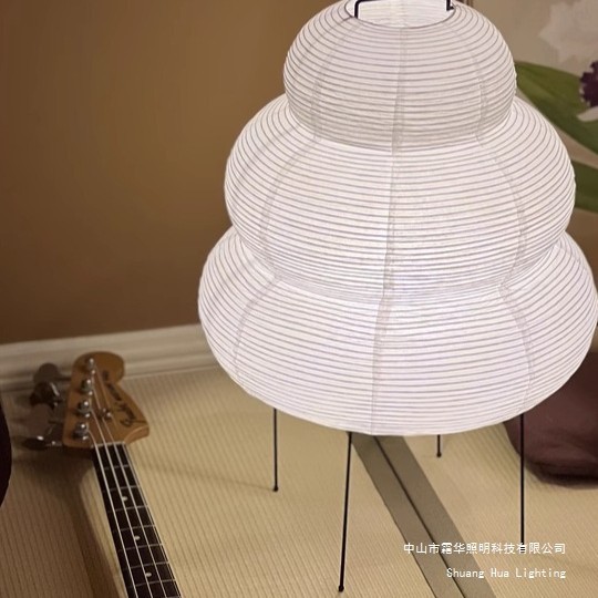 Noguchi Yong lámpara de mesa de estilo japonés dormitorio cabecera de cama wabi-ji estilo diseñador papel de arroz arte sala de estar casa de familia lámpara de pie