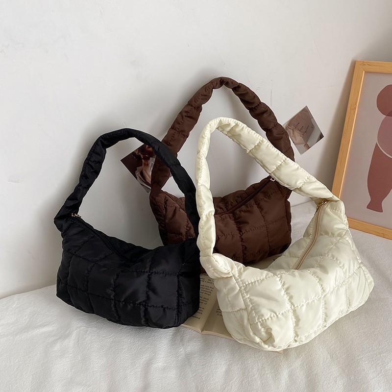 New Autumn and Winter down Jacket Bag for Women 2026, Fashionable Internet Celebrity Shoulder Underarm Bag, Trendy Pleated Cloud Handbag for Women