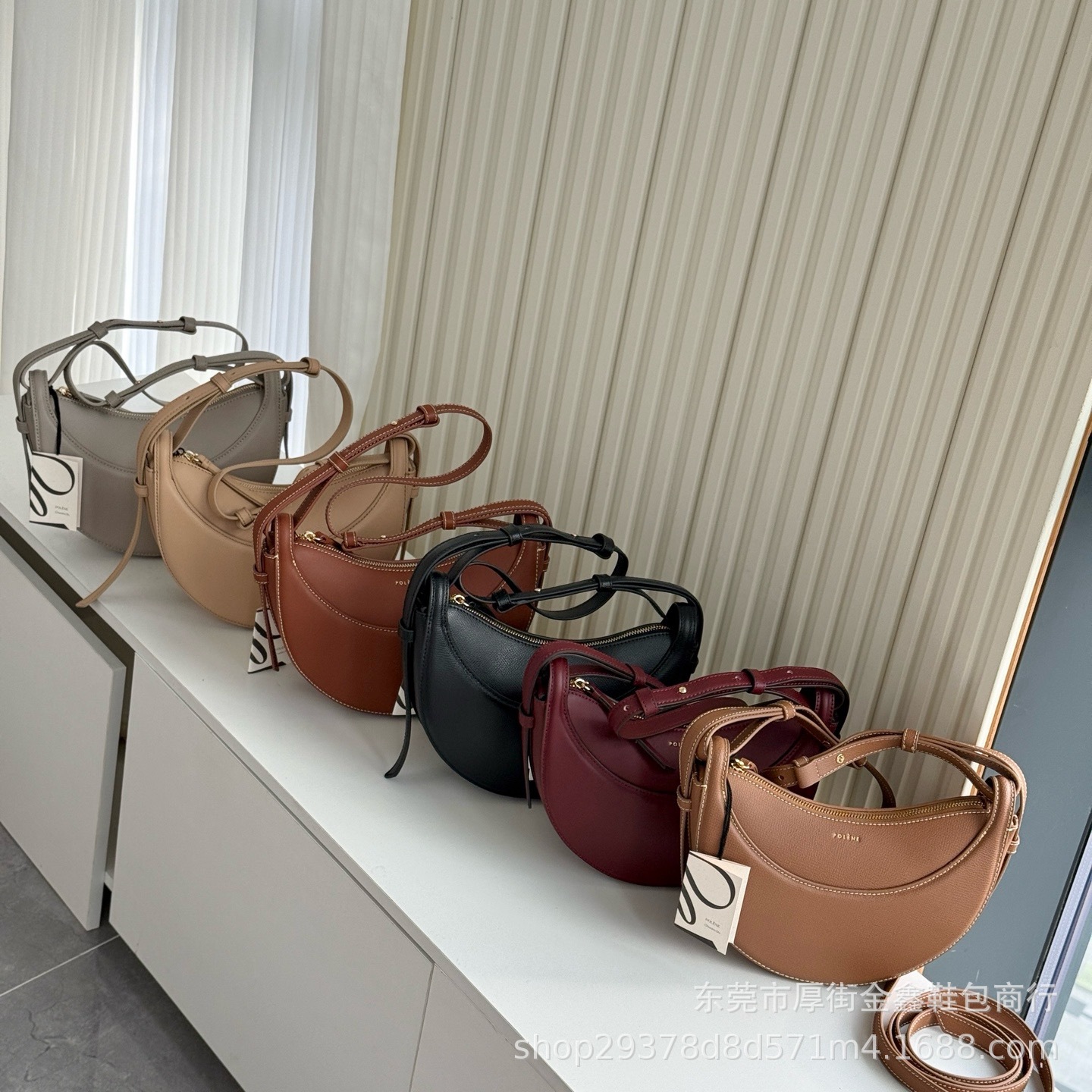 2025 French Luxury Niche Design New PO Trendy Crescent Shoulder Bag Women's Single Shoulder Crossbody Handbag