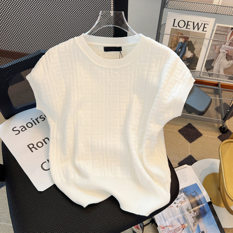 Chanel-inspired lightweight knit short-sleeved T-shirt for women, perfect for summer, exuding a sophisticated, understated French chic style. Made of ice silk.