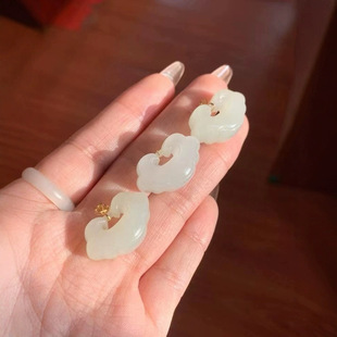Hotan jade, white ice, sunny, like a lock, 18k gold inlay, delicate and greasy, may those who read it be safe and happy.