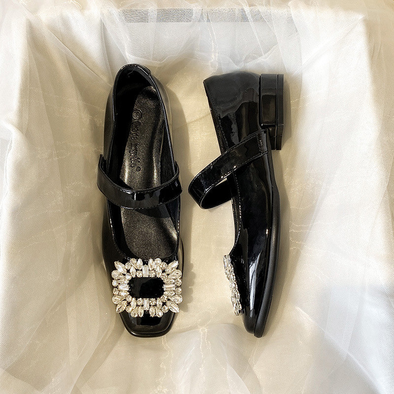 Nuevos y elegantes zapatos planos Mary Jane de charol con punta cuadrada y hebilla de diamantes de imitación para mujer 738-2, tacón medio grueso.