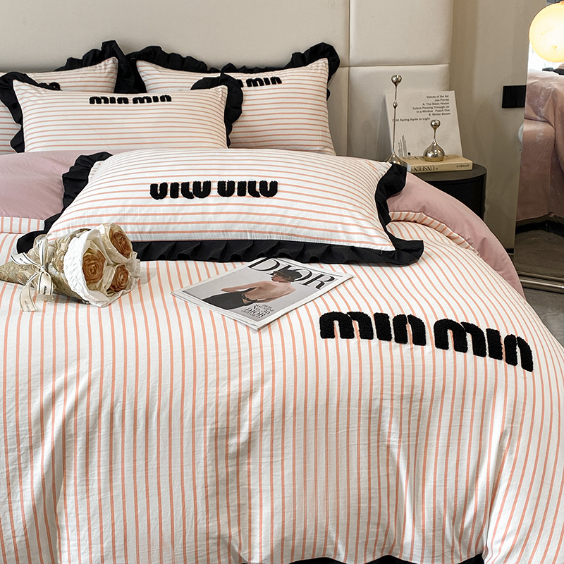 2024 nuevo estilo francés pequeño bordado de toalla de fragancia cuatro piezas funda de edredón sábana simple ropa de cama Nantong al por mayor