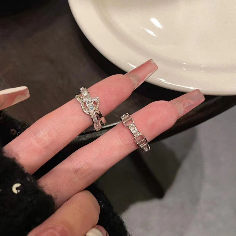 D-letter pig nose ring for women, niche fashion, unique open index finger ring, minimalist luxury ring.