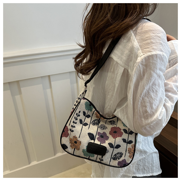 Popular fashion, simple, large-capacity printed trend 2024, fashionable patchwork canvas single-shoulder bag, small square bag, women's bag, trendy undefined