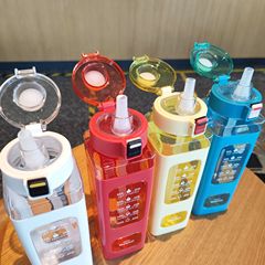 Creative high-looking plastic water cup portable rope internet celebrity square sports fitness water bottle straw cup 700ml
