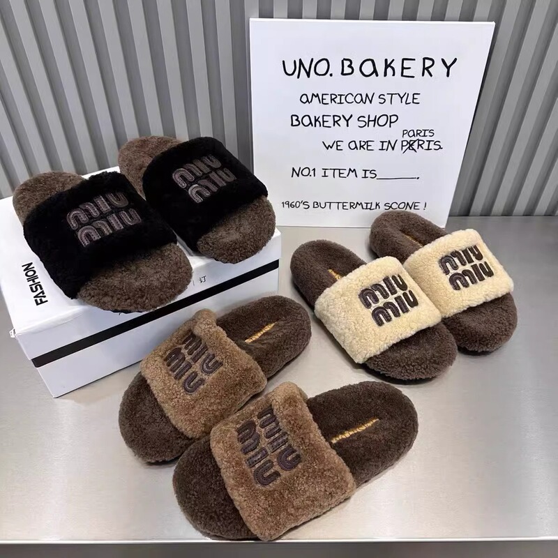Furry Slippers for Women, Suitable for Outdoor Wear, 2025 Autumn and Winter, Internet Celebrity Hot Item, Lamb Wool Thick-Soled Furry Shoes, High-End Feel, Popular Cotton Slippers