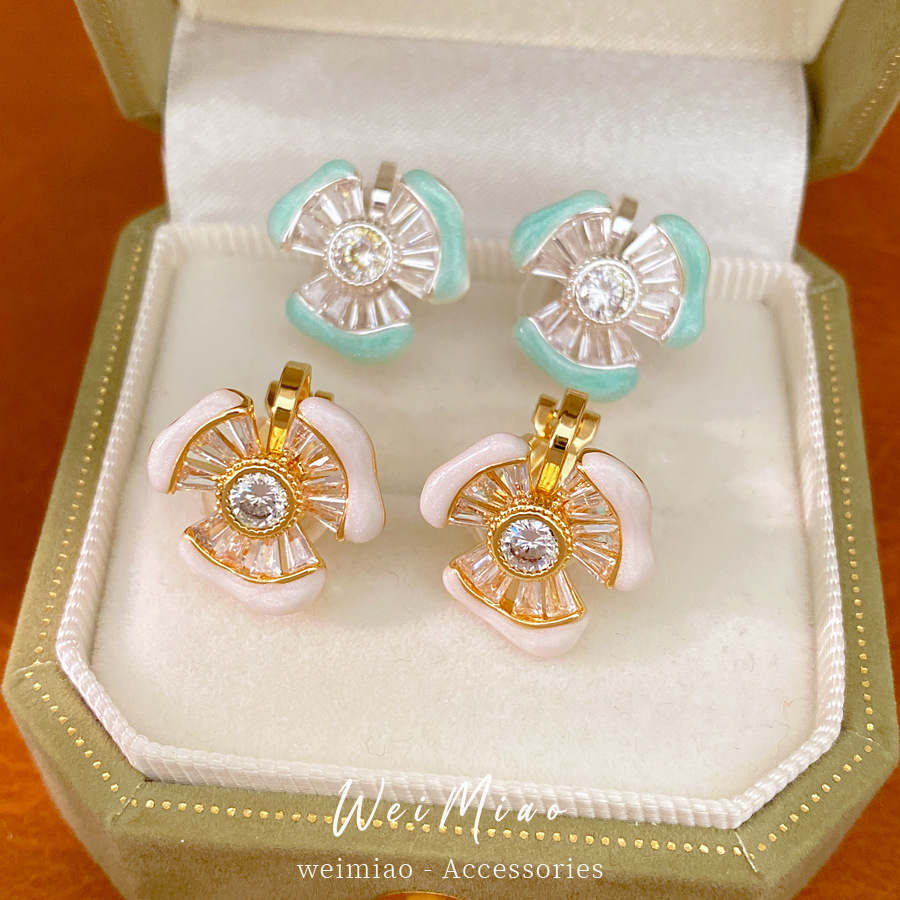 18 quilates de oro real de electroalimentado de diamante goteo de aceite de flores orejetas temperamento simple aretes ligeros de lujo alta sensación de orejetas