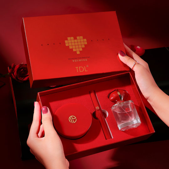 TDL makeup set gift box perfume lip glaze air cushion BB cream three-piece set 520 Valentine's Day Christmas birthday gift