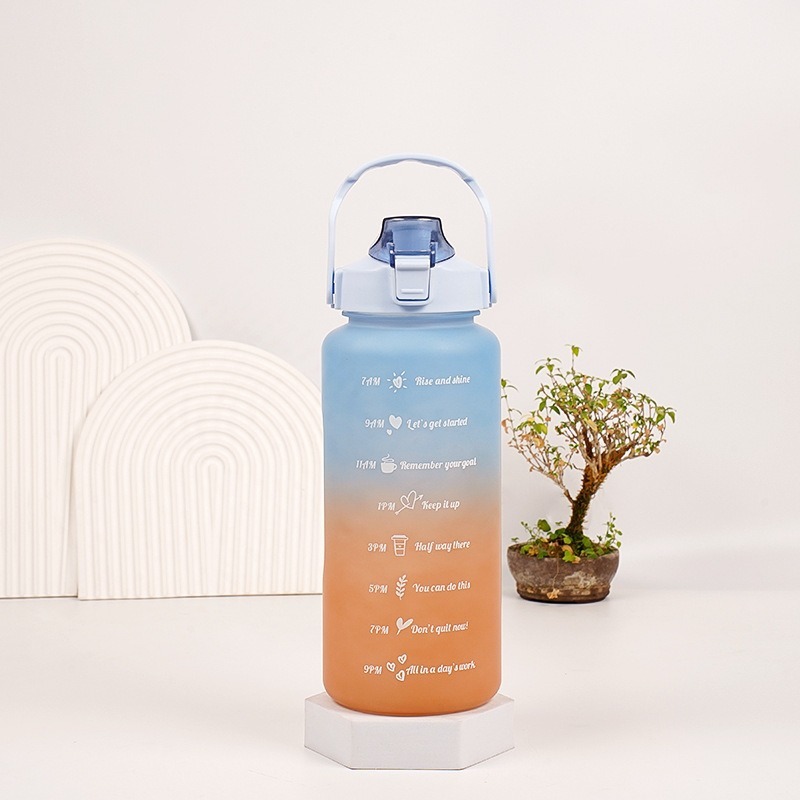 新しいクロスボーダー Amazon 大容量グラデーションプラスチックカップ 2L スポーツシンプルな高価値アウトドアウォーターカップケトル|undefined