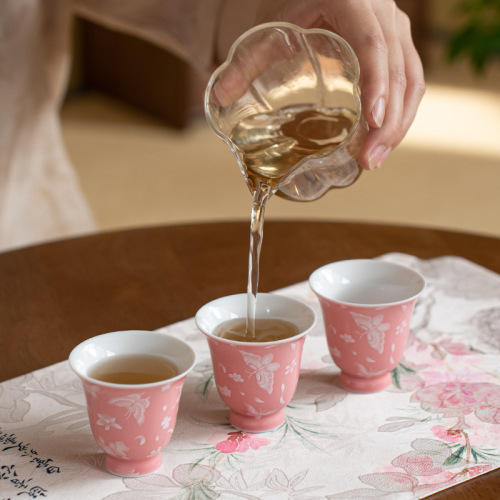 Pink teacup single cup tea tasting cup ceramic cup woman cup Gongfu tea set small tea cup household single cup glaze butterfly small cup