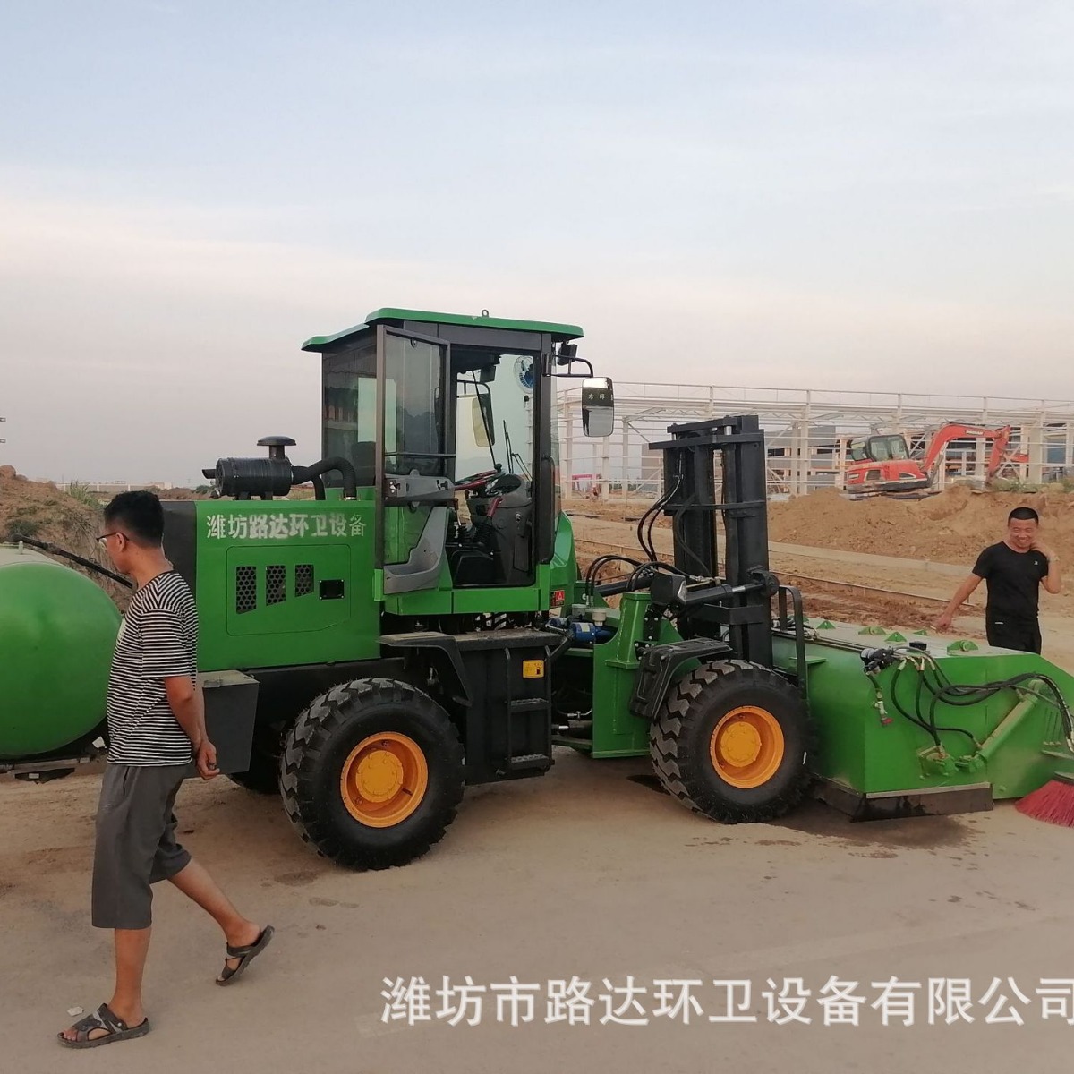 商砼站扫地机用于清扫料场石子清扫机无尘扫地车滚刷液压环保