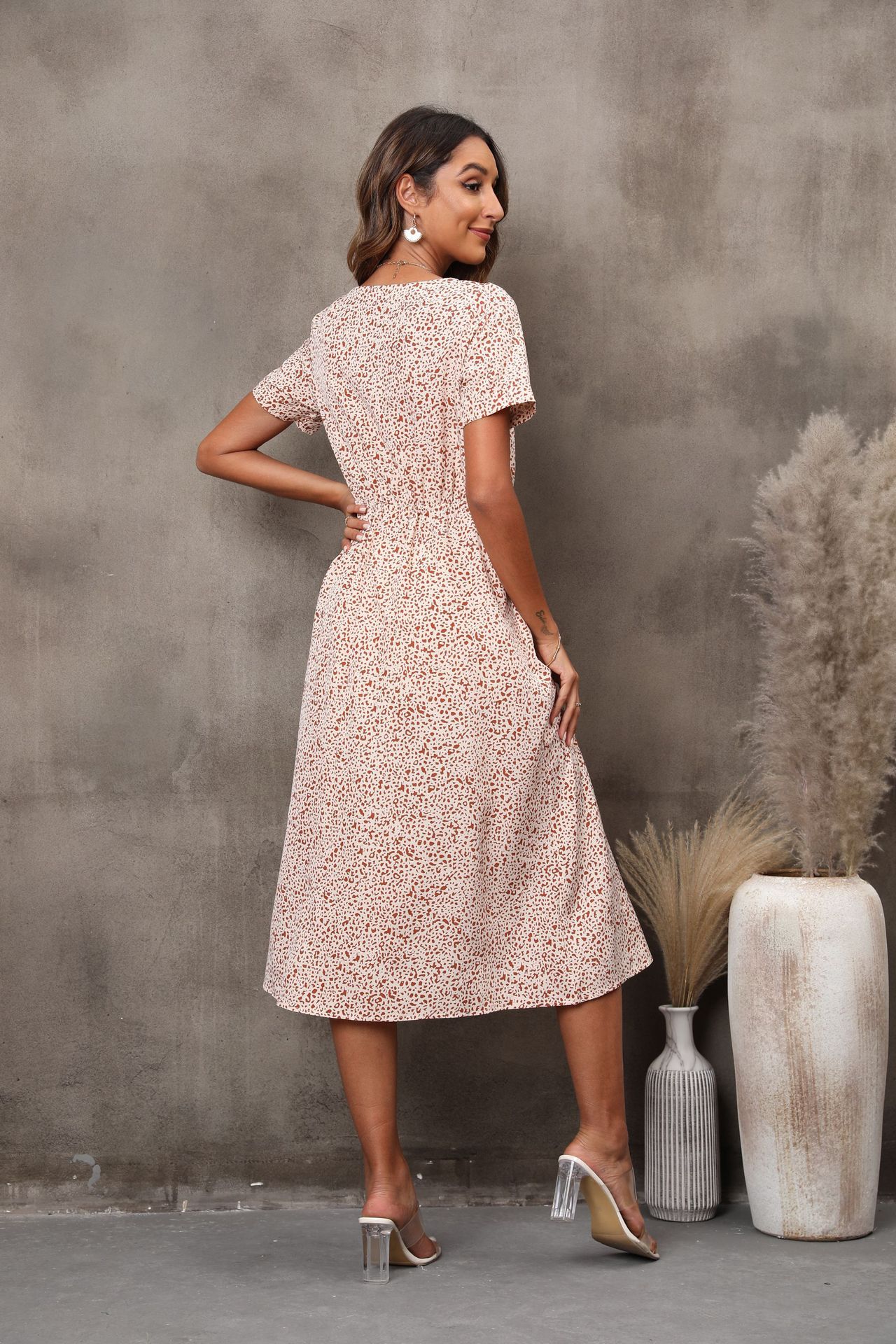 Europa y América transfronteriza primavera y verano Comercio exterior nueva ropa de mujer deseo Amazon V-cuello manga corta vestido floral vestido midi