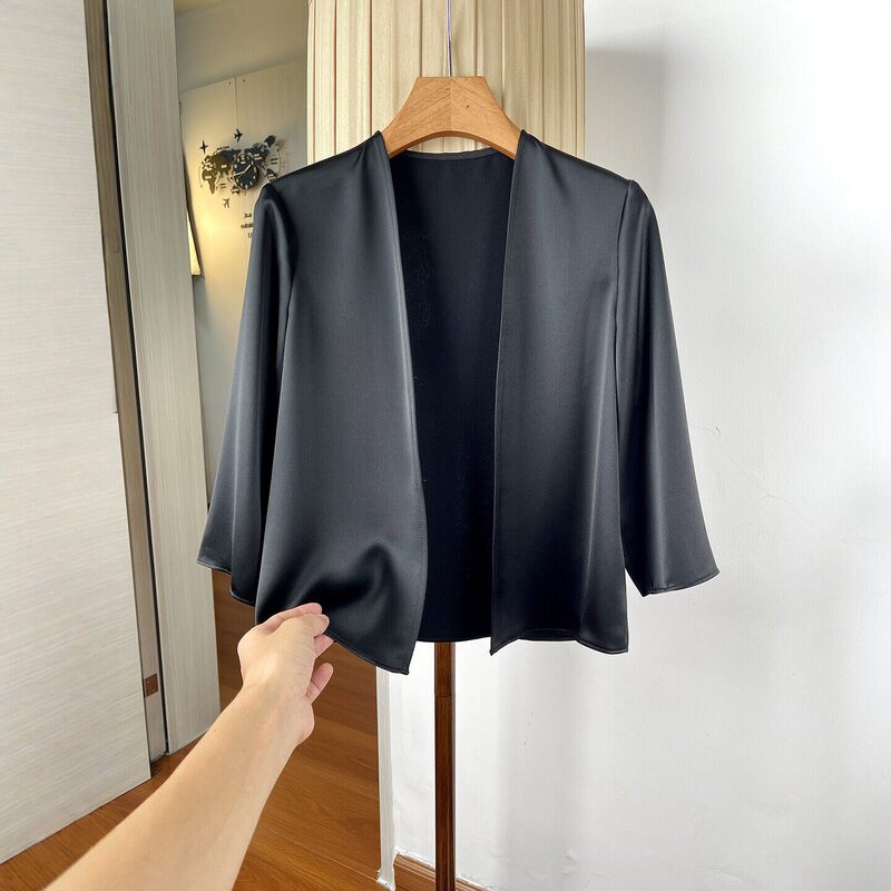 Collarless acetate satin blazer for women, summer lightweight, versatile cardigan with three-quarter sleeves to pair with a suspender skirt Collarless acetate satin blazer for women, summer lightweight, versatile cardigan with three-quarter sleeves to pair with a suspender skirt
