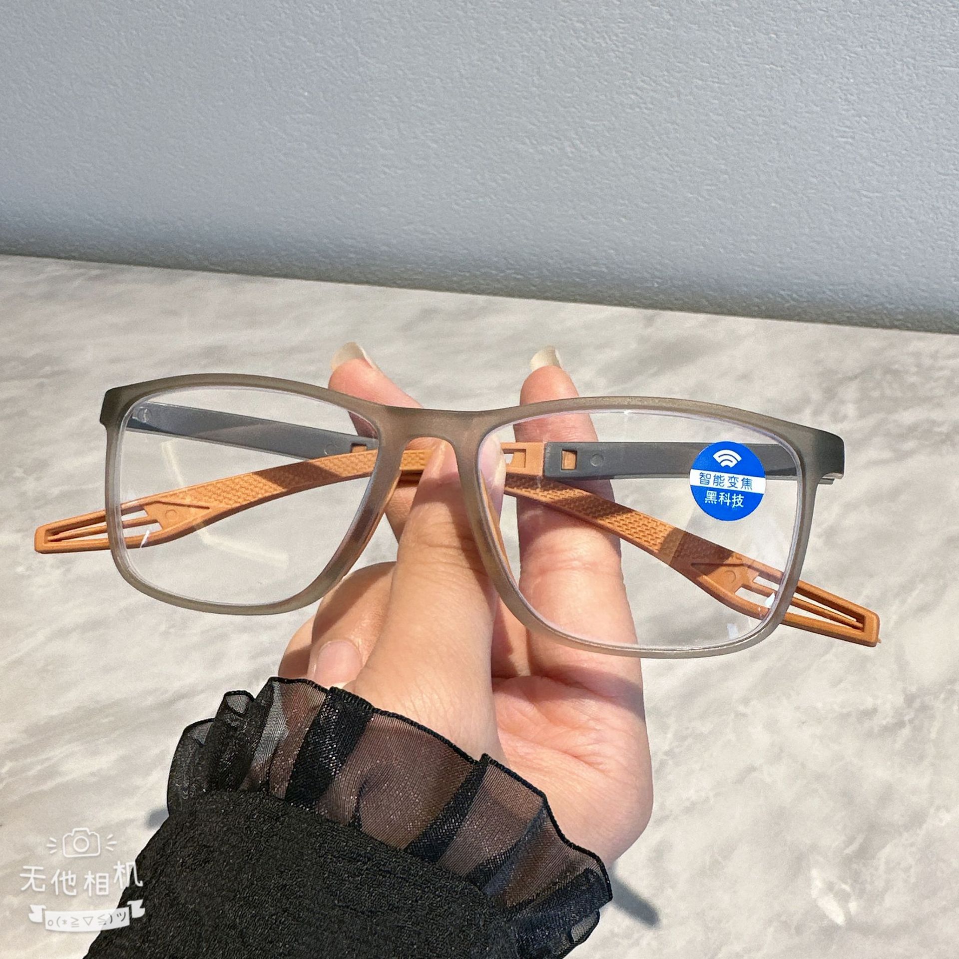 그레이 프레임 오렌지 다리 1001