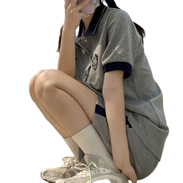 スポーツスーツ女性の夏の少女の日の学院の風のゆったりしたpoloシャツの半袖の半ズボンのカジュアルな2つのセットの婦人服|undefined