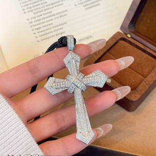Pt950 Platinum Cross Moissanite Inlaid Pendant for Women White Golden Accessible Luxury High-End Necklace Pendant Wholesale