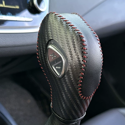 Cross-Border Supply Suitable for Sürətlər qutusu və əl tormozu başlıqları - gear-cover-black-carbon-fiber-pattern-black-leather-red-thread