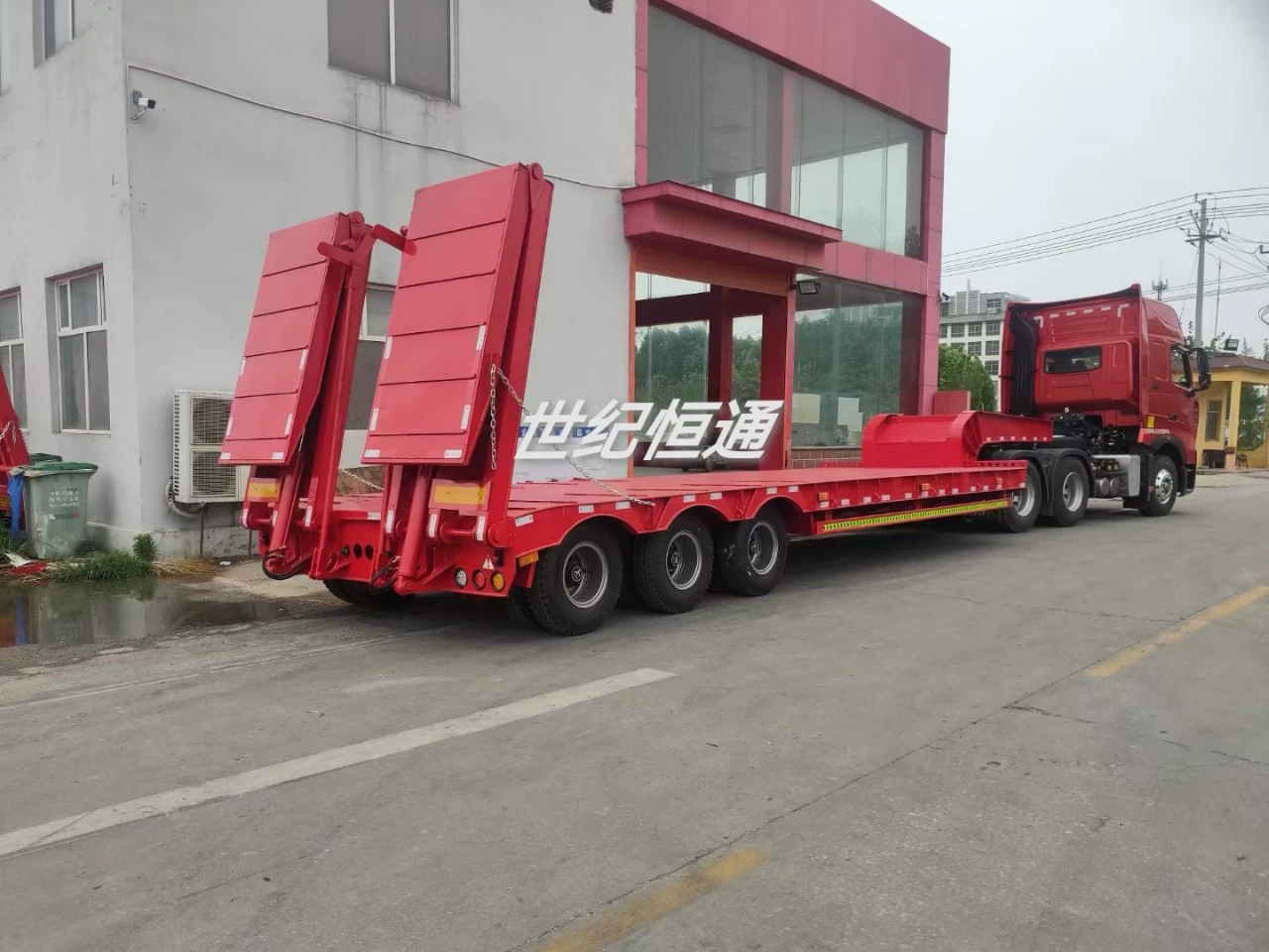 Поставка 13m низкорамных полуприцепов, трехлинейного шестивалкового низкорамного транспортера, транспортера для крупногабаритного оборудования.