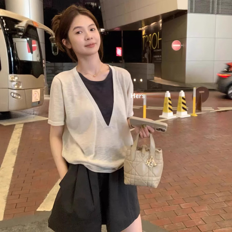 Clearance, No Returns or Exchanges. Minimalist and Stylish Color-Blocked Faux Two-Piece College-Style Thin Short-Sleeved Knit Top for Women 20980