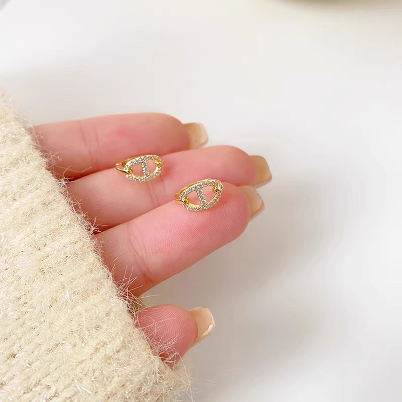 925 Silver Needle Pig Nose Earrings for Women 2025 Hot Style Buckle Niche Design High-End Ear-Friendly Fashion Earrings