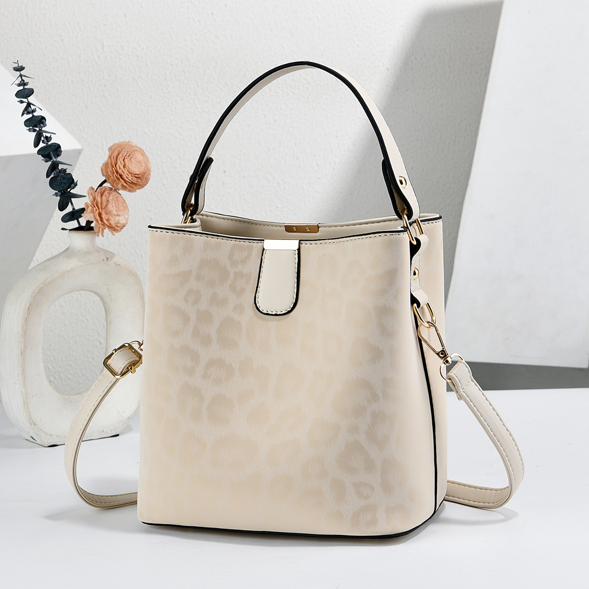 High-End Retro Leopard Print Bucket Bag, Light Luxury Style Handbag, Versatile for Commuting, Single Shoulder Crossbody Bag, 2026 New Model