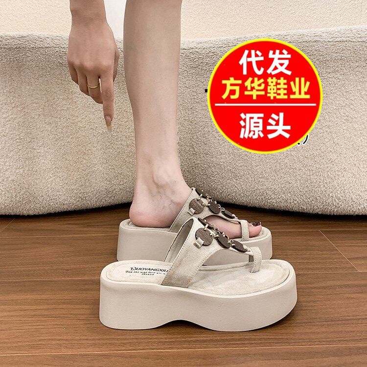 Zapatillas de verano para mujeres 2026 nuevas zapatillas de tacones gruesas de playa de vacaciones sandals