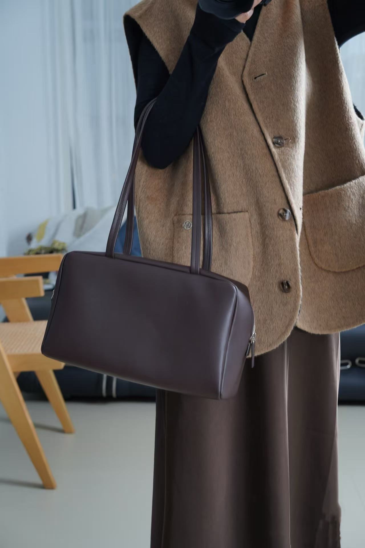 2025 New Row Old Money Style Astra Bowling Lambskin Shoulder Bag Versatile Commuter Large Capacity Boston Bag For Women - Thumbnail 7