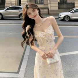 碎花长款吊带修身V领连衣裙女气质温柔法式茶歇中长款海边雪纺裙