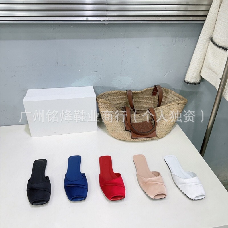 2025 New Summer Silk Fish Mouth Flats Mule Slippers Versatile Simple Toe-Cap Sandals Half Slippers for Women to Wear Outside