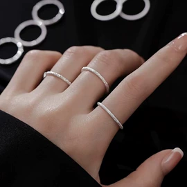 耳线;项链;耳钉