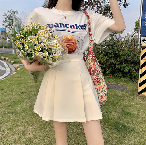 A versatile maxi dress with a suit-like style, perfect for summer. Features a waist-cinching high-waisted umbrella skirt, a new pleated mini skirt, and a high-waisted, slimming half skirt.