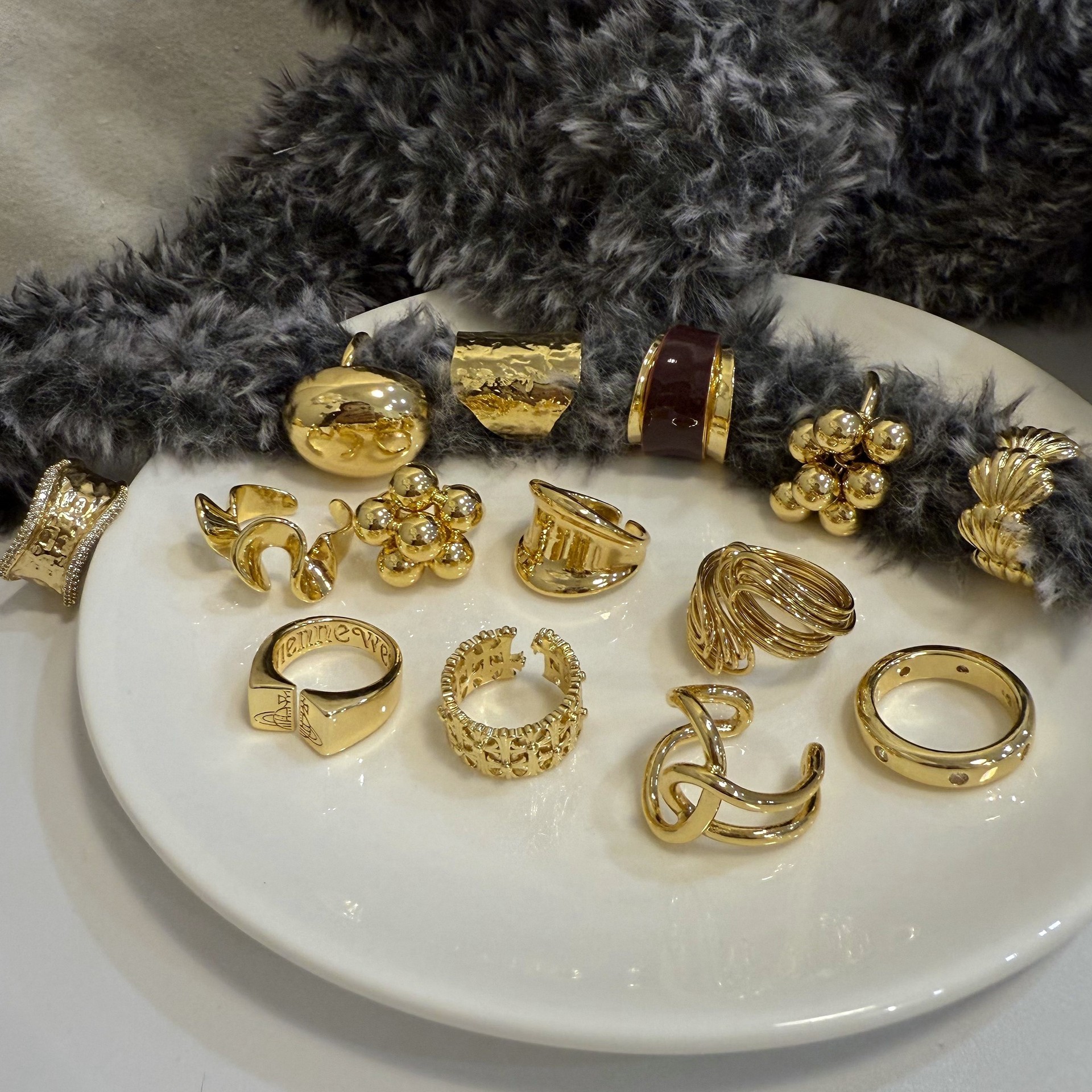 18K Gold-Plated Brass Ring with a Unique, Niche Design—Light Luxury, High-End Appeal, Cross-Border, Bold & Fashionable European/American Style Ring