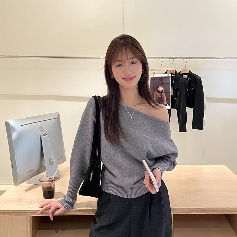 卡其色心机纯欲风一字肩露肩针织衫女早秋高级感慵懒毛衣内搭上衣|undefined