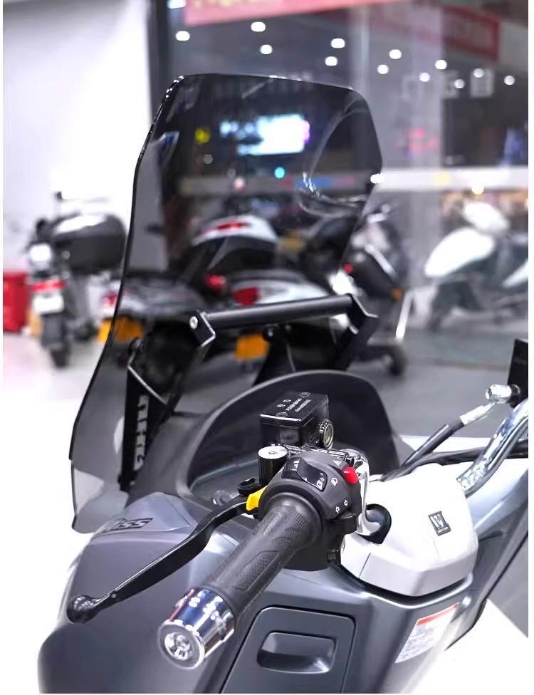 Suitable for Haojue UHR150 front windshield, forward-shifted and elevated modification, high-definition transparent windscreen, non-destructive installation for scooters