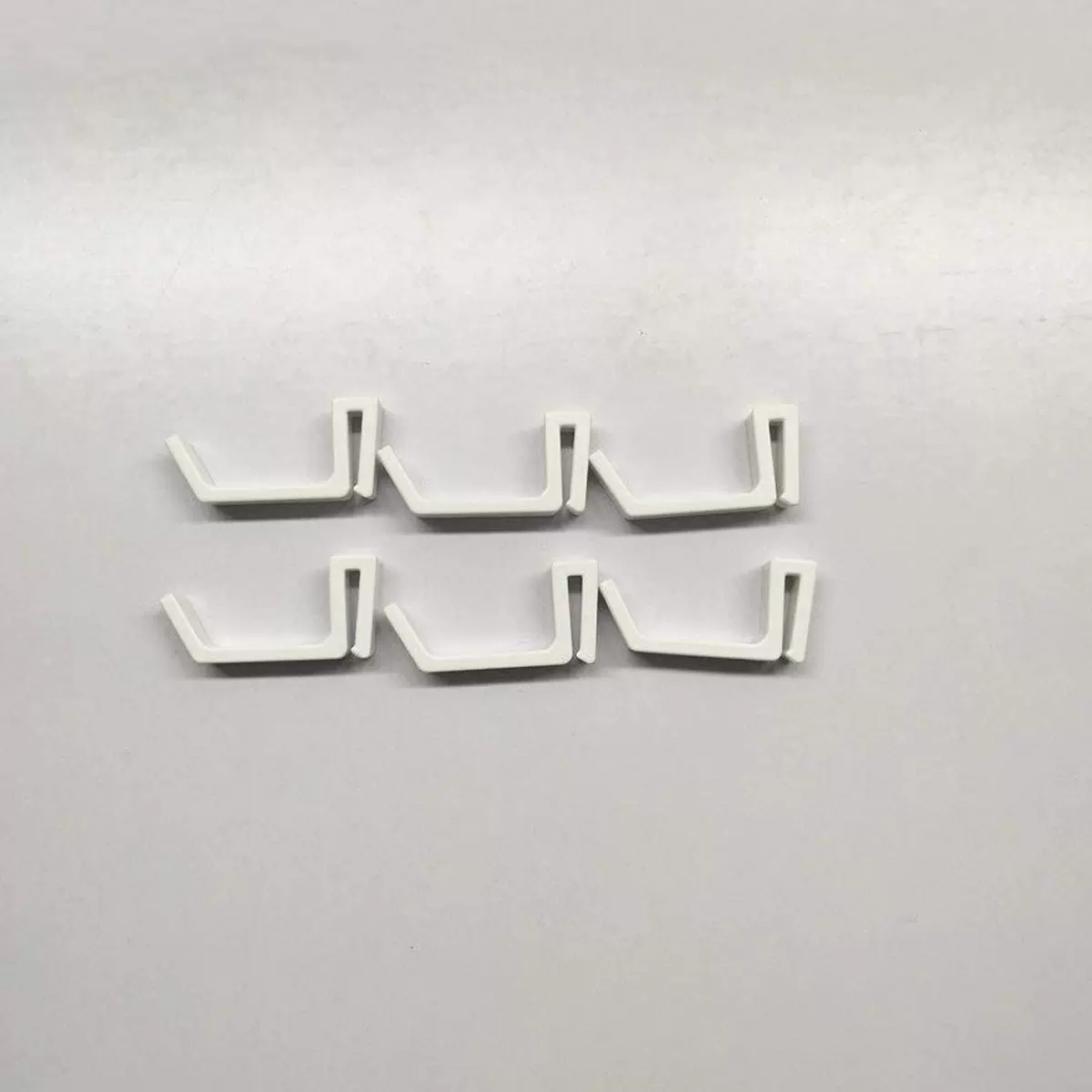 免打孔无痕置物架勾子 塑料勾子 小钩子挂钩 置物架塑料挂勾S