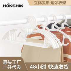 工場直販のショートネックハンガー、ネック縮小、省スペース、家庭用吊り下げワードローブ、シームレス、肩の角滑り防止、低衣類乾燥サポート