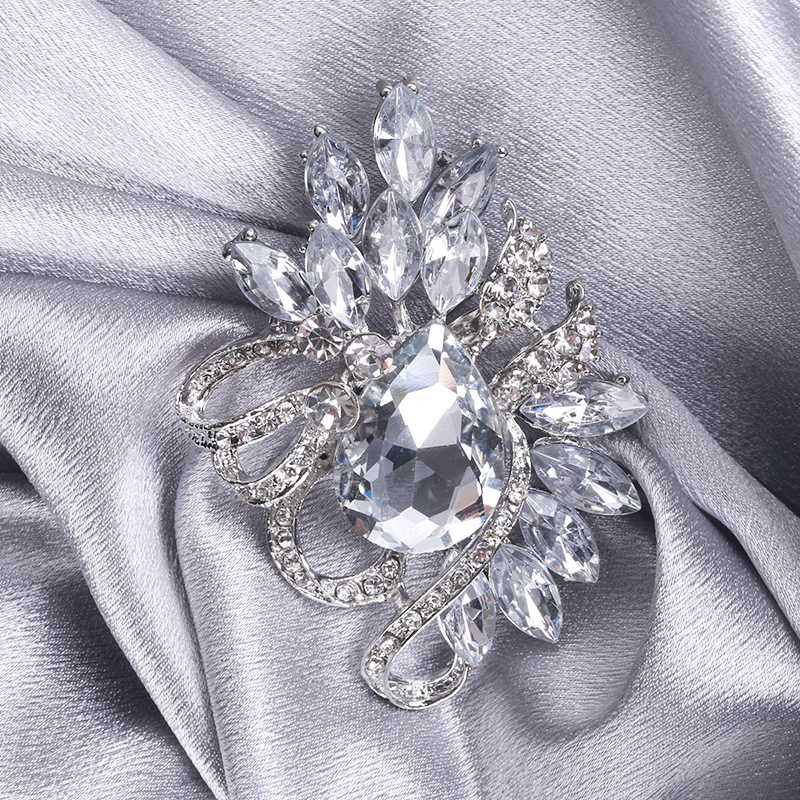 25g Weight Glass Inlay Material Brooches Classification Holiday, Daily Occasion Alloy Material Flower Pattern Women's Gender Inlay Design Korean Style Style Korean Style Pin Flower Alloy Inlay Glass Women's Brooches 3