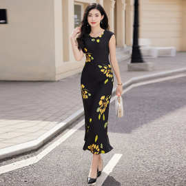 厂家轻奢风职业装黑色法式背心连衣裙女夏季修身南油西装货源批发