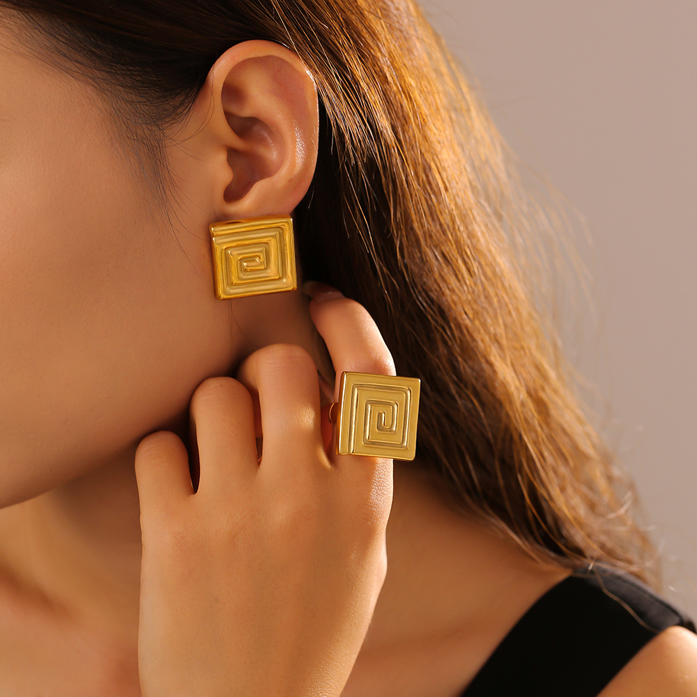 Small Niche Design, Patterned Square Earrings, Gold, Silver, Metal, Exaggerated Fashion Rings, Earrings That Do Not Fade_voghion.com